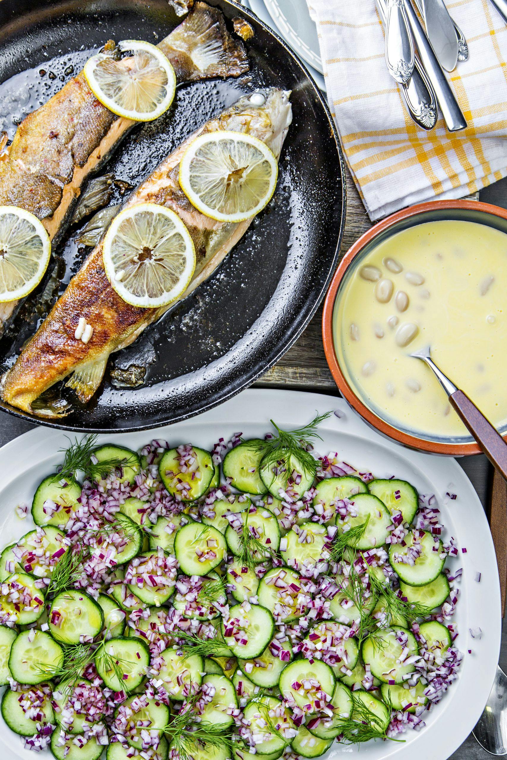 Helstekt ørret: helstekt ørret